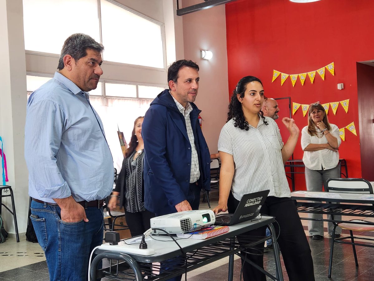 TadeoGZ's tweet photo. Hoy recorrimos el Instituto Superior Nº 9-030 Del Bicentenario, un espacio que abre sus puertas para que los estudiantes secundarios conozcan de cerca su oferta académica y se animen a proyectar su futuro.
La educación superior es clave para formar profesionales que nuestra provincia necesita. Cada vez que una escuela o instituto se abre a la comunidad, crece la posibilidad de que más jóvenes encuentren su vocación y se formen en Mendoza.
#EducaciónMendoza #RecorriendoEscuelas