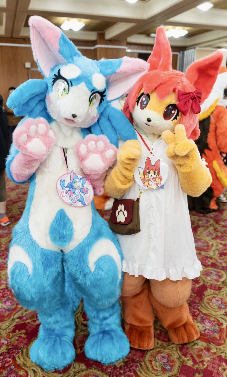 リスのおねーちゃんとツーショット！🐬📸🐿️

 #FursuitFriday