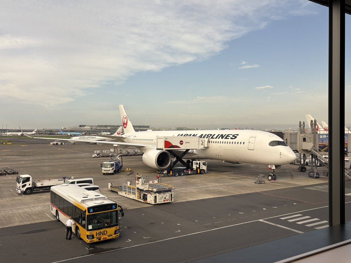 phantom_euph's tweet photo. 最近、ここによく来てる
今日は、西へ
#羽田空港
#第一ターミナル
#日本航空
#jal_gya_aniruddhacharya https://t.co/lerVRNx8c9