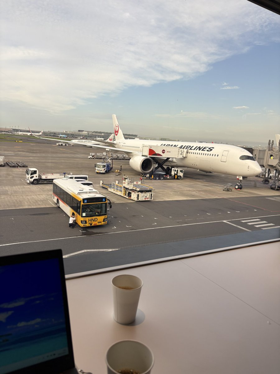 phantom_euph's tweet photo. 最近、ここによく来てる
今日は、西へ
#羽田空港
#第一ターミナル
#日本航空
#jal_gya_aniruddhacharya https://t.co/lerVRNx8c9