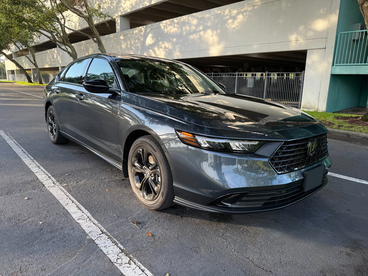 Dieser neue Honda Accord wurde eben mit dem digitalen Darios-Gasring und einer Handbetriebsbremse links ausgestattet – für einen Fahrer, der seine Beine nicht mehr benutzen kann. Er freut sich, wieder mit beiden Händen am Lenkrad fahren zu können.
 Weitere Informationen unter: