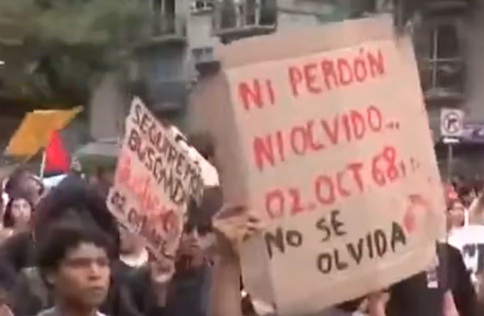 josuealeexis's tweet photo. #AlMomento🚨I Inicia marcha por los 57 años de la matanza del #2DeOctubre.

Estudiantes parten de Tlatelolco y se movilizan sobre el Eje Central Lázaro Cárdenas, con dirección al Zócalo capitalino de #CDMX. 🚧

📹 @OVIALCDMX @trafico889 
#2DeOctubreNoSeOlvida #El2 https://t.co/pE8m3sh4Zl