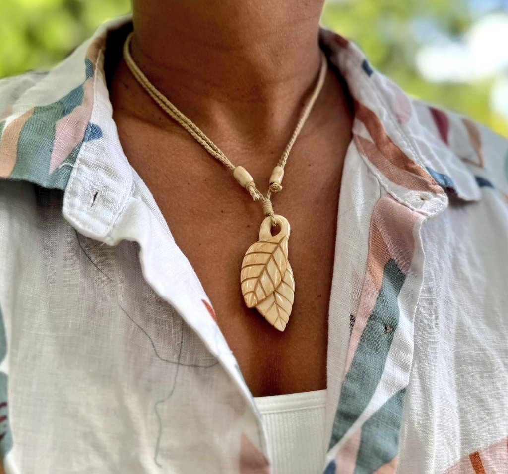 BaliNecklaces's tweet photo. From our Tea Leaf Collection of hand-carved necklaces! 🌴 The 'Palm Leaves' is carved from repurposed water-buffalo bone and dyed with natural tea leaves. https://t.co/J05rFYNlq8