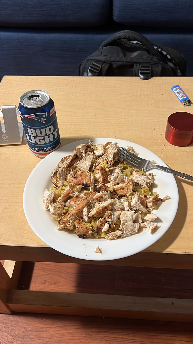 GetWhopped's tweet photo. How can you not be romantic about chicken and rice https://t.co/uQsCpYmF8O