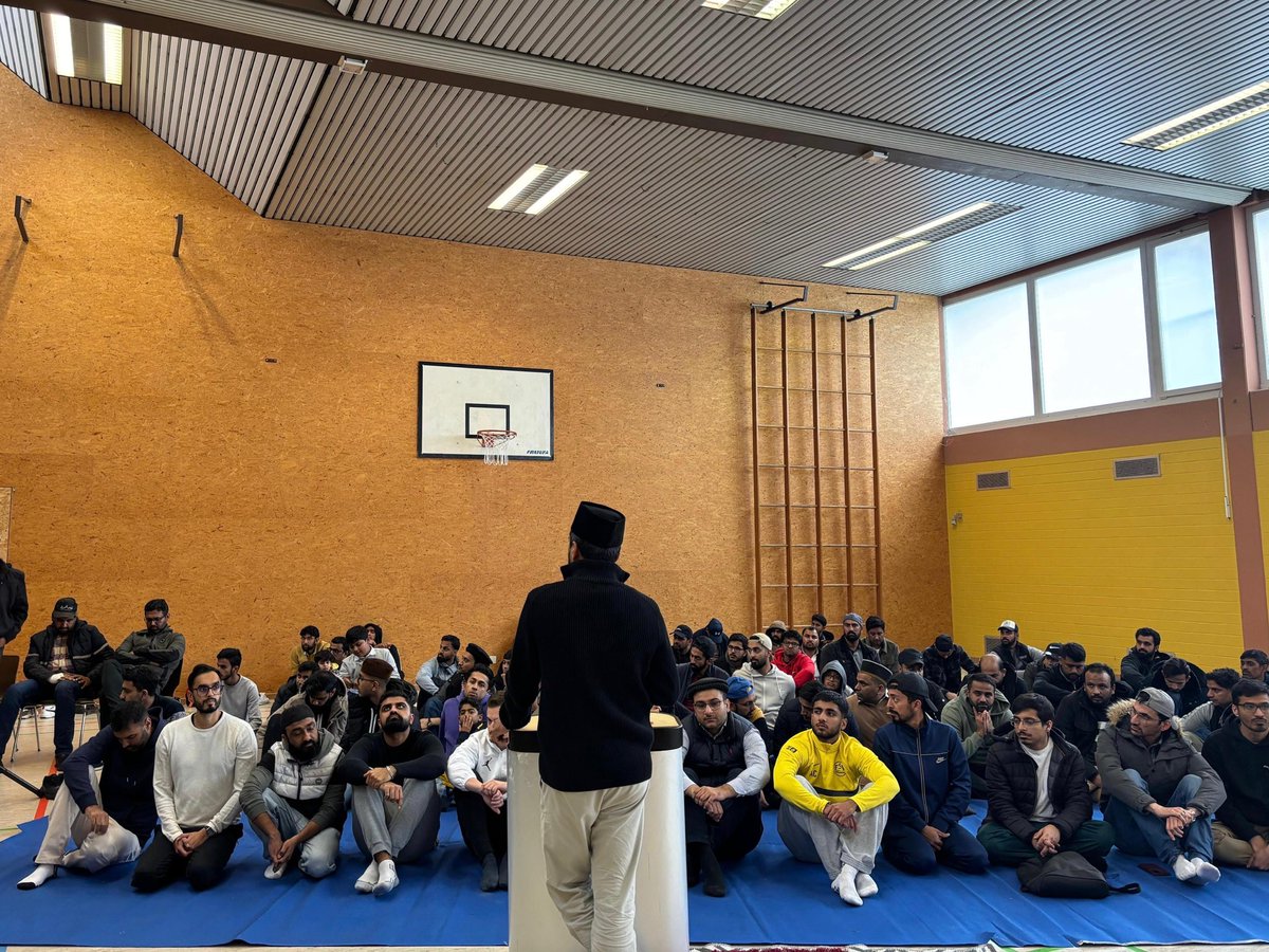 🕌 In Rheinland-Pfalz Süd fand ein besonderer Besuch von Shoba Tarbiyyat statt.

💬 Gespräche rund um die eigene Identität gaben den Khuddam Impulse, die persönliche Verbindung zu Ahmadiyyat neu zu bedenken und zu stärken.