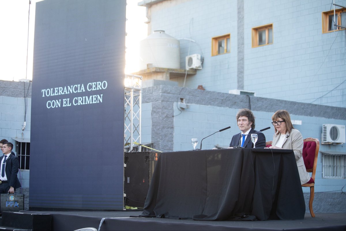 TOLERANCIA CERO CONTRA EL CRIMEN

Nuevo Código Penal, Ley Penal Juvenil y un sistema acusatorio federal.

Un país del lado de los argentinos de bien y de las víctimas. 

Y si las haces, las pagas de verdad.