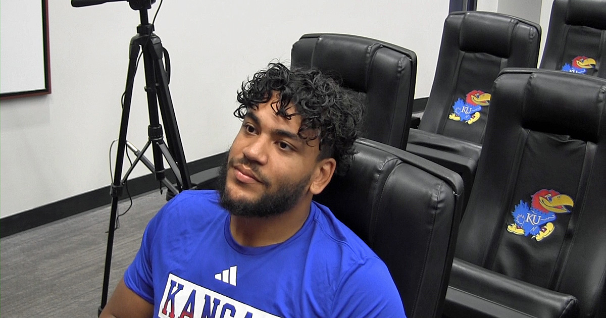 JayhawkSlant's tweet image. Watch the KU players discuss getting ready to head on the road to face UCF. #kufball

More:
on3.com/sites/jayhawk-…