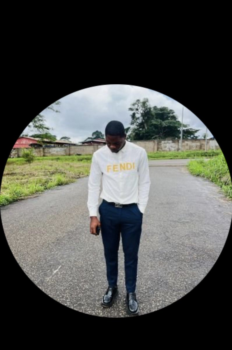 Last I checked… This your ‘fendi’ no dey their website.

That summarizes fake life for you😅