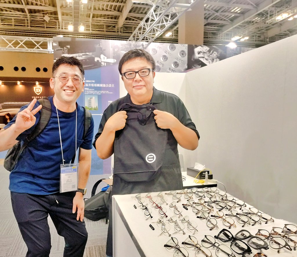 eSAS2020's tweet photo. シンプルで軽い、洗練されたデザインのオニメガネ
PCワーカー&amp;ゲーマーのみんなも使いやすい激推しフレームをゲットしたよ👍

人物写真だけ撮って、フレームの写真撮り忘れちゃった😂
 #IOFT https://t.co/kctcBdPFAF