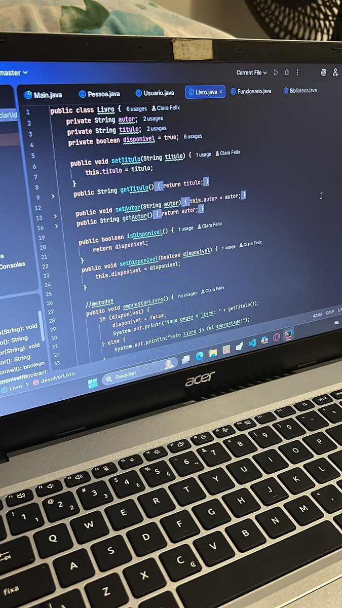 Cfelix_code's tweet image. galera, eu não sou de postar muito, mas vou tentar interagir mais por aqui. Essa semana eu pedi pra uma IA criar uma atividade pra mim que tivesse assuntos que to vendo na facul. Tô usando o IntelliJ p/ praticar e estou gostando bastante (usava NetBeans)
n reparem a bagunça 🥲