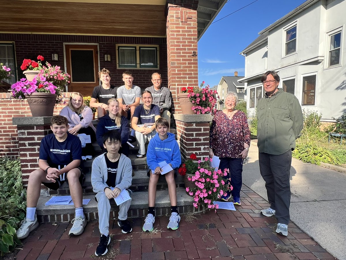 leib_rick's tweet image. 14 years ago I opened my classroom to the community—still the best decision I’ve made. Today students learned about the Jackson Neighborhood Assoc. in the morning & spent the afternoon at Evergreen Retirement Community exploring caregiving & social connection. #CommunityLearning