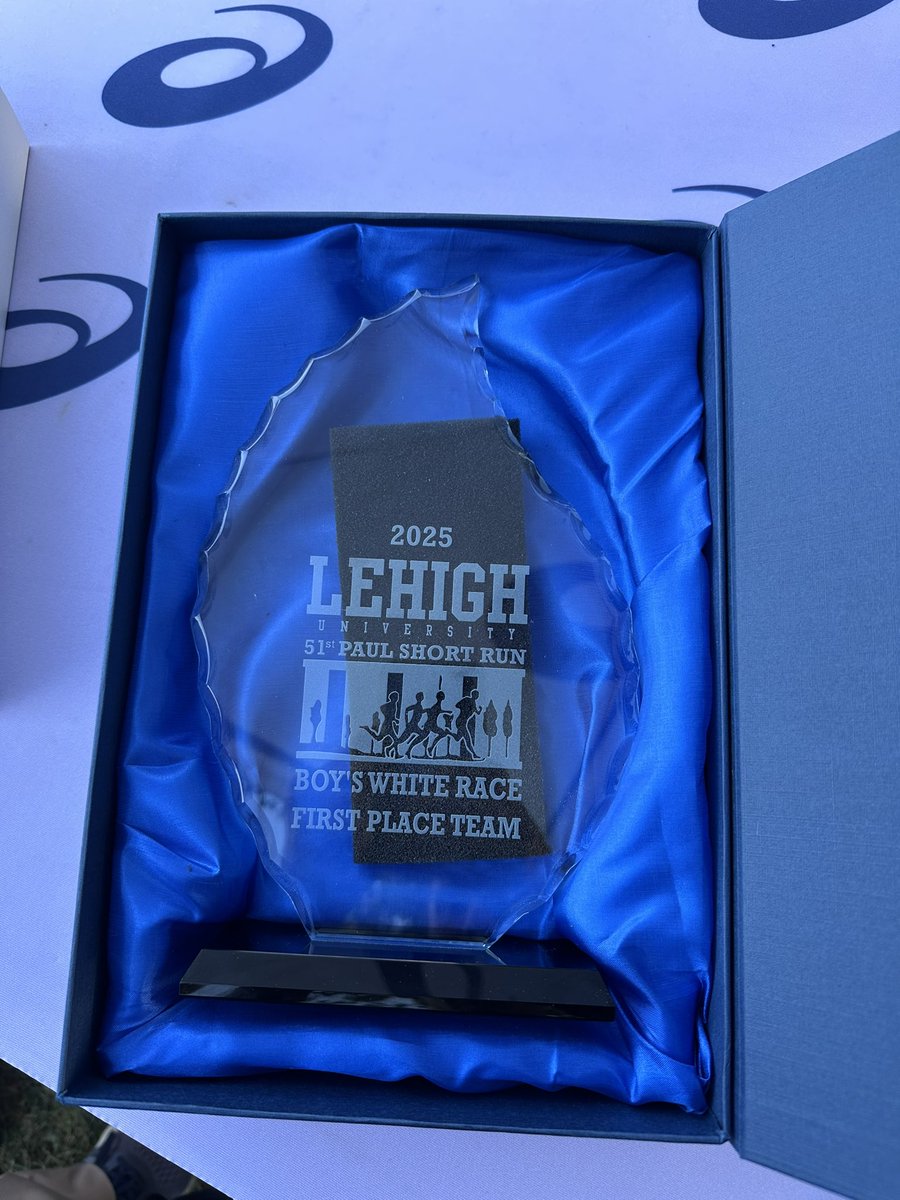 Today the Falcons won the Paul Short white division run! Two top 25 performances by Joey Hajduk ‘27 and Andrew Alvarez ‘27, followed by 5 top 40 performances to secure the win. The first invitational win for Saint Joe’s in over 15 years! <a href="/coreyannan360/">Corey Annan</a> <a href="/njmilesplit/">MileSplit New Jersey</a> <a href="/BTCoacher/">Bill Tracy</a>