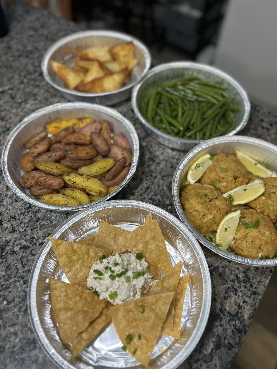 PercyPPlates's tweet photo. Gluten Free Crab Cakes &amp; Wontons also Crab open face wontons w Roasted Potatoes &amp; Fresh Green Beans!💫

Everything Gluten Free! https://t.co/PMR53uiuLk