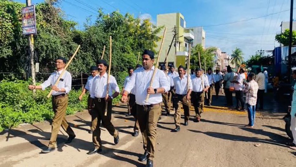 कोण है ये लोग कहा जा रहे है ?