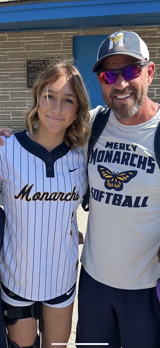 River City Conference Tournament today. Still sidelined with this meniscus injury but any day at the ballpark is a pretty good day. <a href="/MercyMonarchsSB/">Mercy Monarchs Softball</a>  went 1-1 today losing to <a href="/SkuttSoftball/">Skutt Catholic Softball</a>. Got to see some of my @NEGold_14U sisters so my ❤️ is full! <a href="/MidwestPremierS/">Midwest Premier</a>