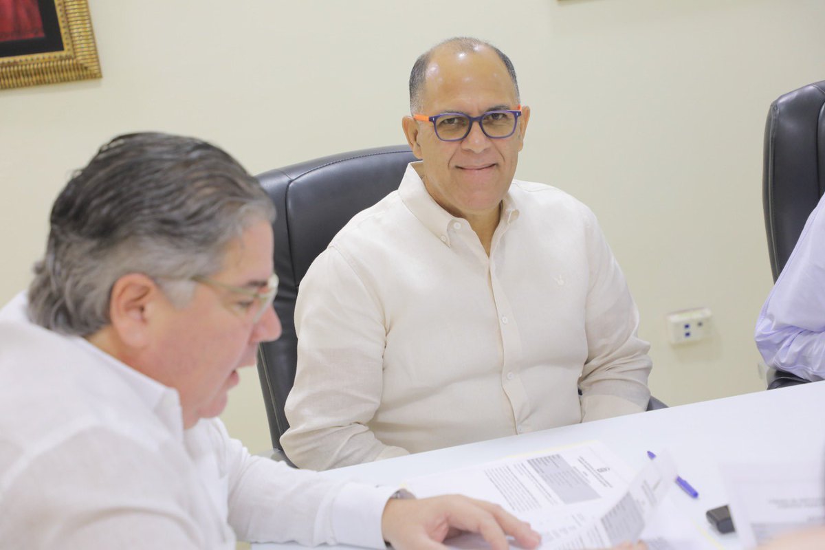 La Comisión Permanente de Asuntos Marítimos, presidida por el diputado Miguel Bogaert (<a href="/MiguelbogaertRD/">Miguel Bogaert Marra</a>), continúa con el estudio de la iniciativa que  recomienda al presidente de la República instruir al ministro de Viviendas y Edificaciones a tomar una partida del presupuesto