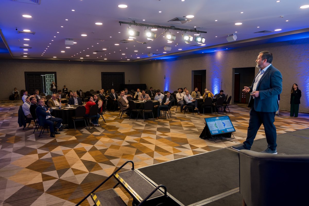 Sinergia en seguridad: público y privado trabajando juntos. 🤝

Durante @SeguridadExpo 2025, se llevó a cabo el workshop organizado por <a href="/AsisChile/">ASIS CHILE Capitulo 233</a>: "Sinergia en seguridad: construyendo canales virtuosos entre lo público y lo privado".

Un espacio de diálogo y colaboración donde