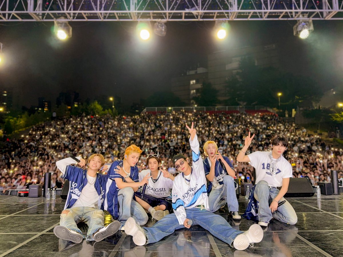 LEEHANBSD's tweet photo. festival nights always hit differently. we’re here at Soongsil University to turn the heat all the way up. https://t.co/Kmayvl58Uj