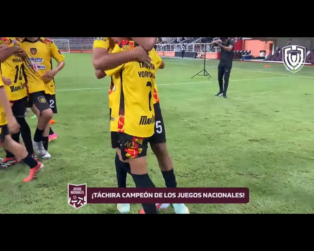 josezambrano01's tweet image. La selección de fútbol del Táchira, dirigida por José Francisco González, se acaba de coronar campeón en el Nacional Sub14. Felicitaciones a los chamos y al profesor "Patón" González.