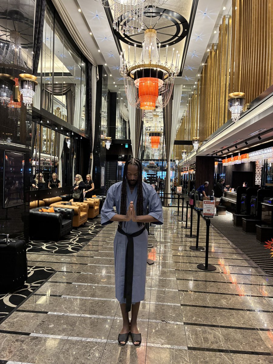 StankSelfMade's tweet photo. “Ohayo” ……starting the 4th quarter off getting paid in Japan 🇯🇵👏🏾 #blessed https://t.co/AIq8O9CFwv