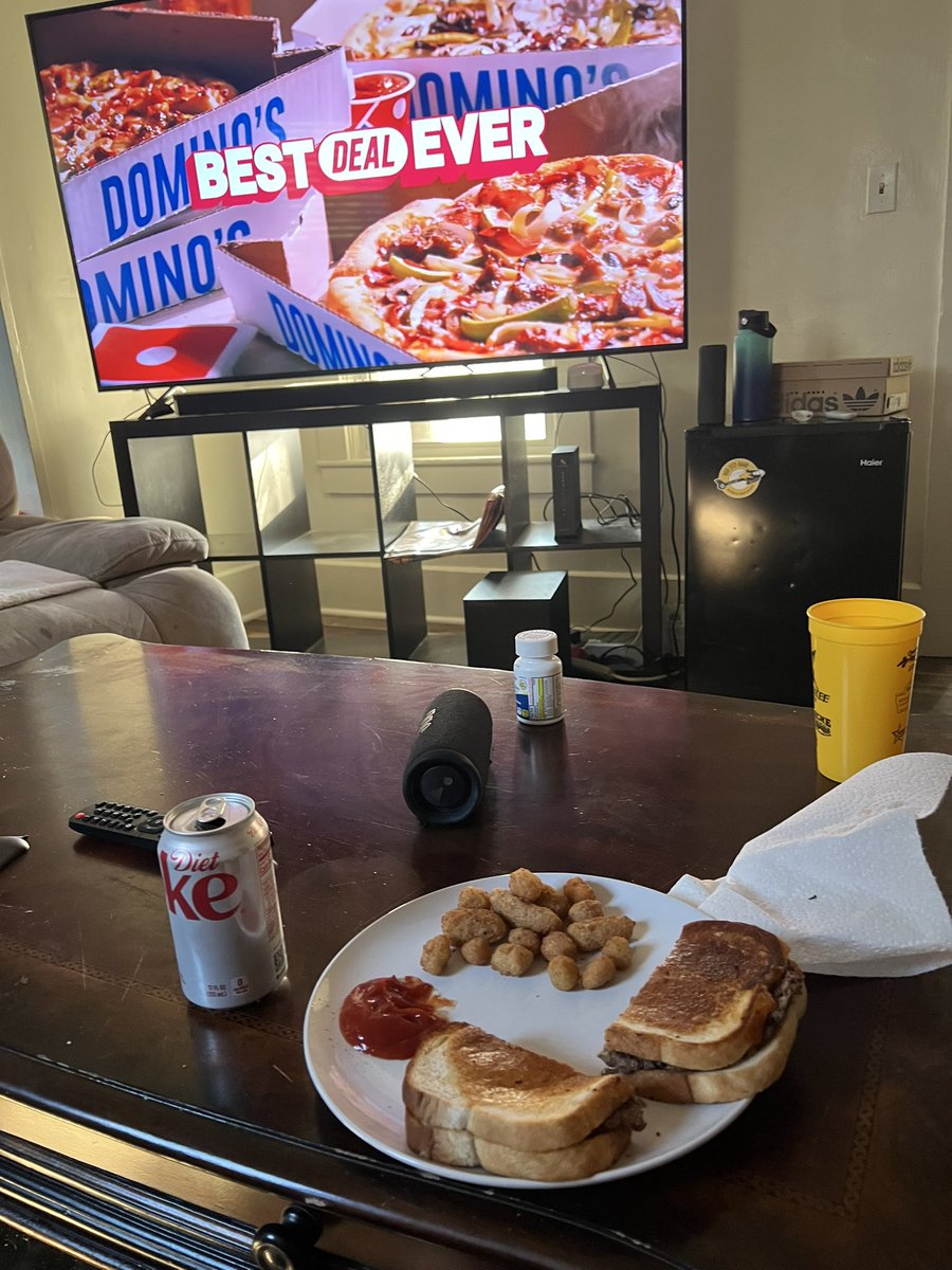 • 6:30 am final study session for Midterm ✅ 
• four consecutive classes in a row ✅ 
•82% on midterm (not a flex, but not a fail so stfu haters 🤣🤣) ✅
•Back and Biceps (6’1 btw) ✅
•bowl 1 ✅
•Culver’s ✅
•sports betting for TNF ✅
• joint ✅
•MLB ✅

Ya, I’m cooking