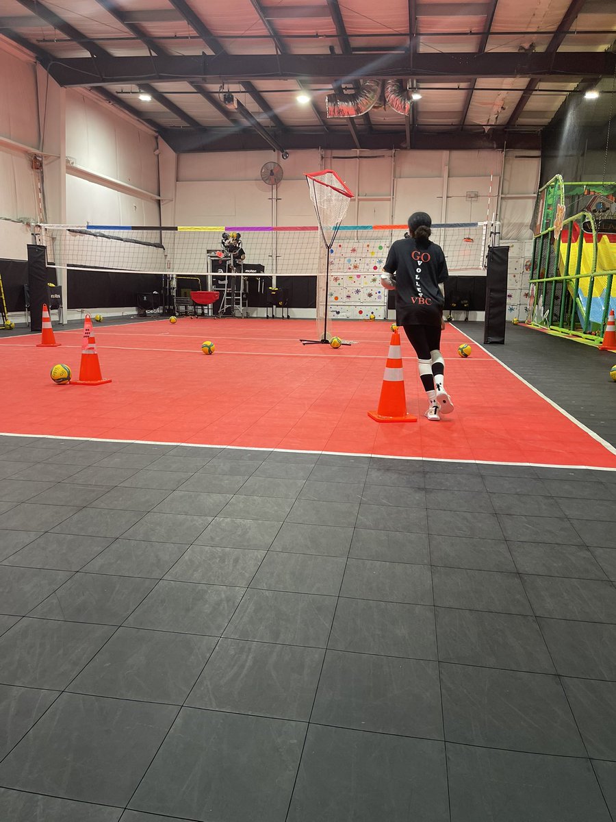 AsiyabakrVB27's tweet photo. Day out of school. No problem. Went to train with Coach Nemo at Go Volley. It was hard work but it is worth it. Mind over machine. In between I even hit the bike after each set of 30 passing drills. #volleyball #Libero #uncommited #CO2027 #GoVolley #privatetraining #club https://t.co/sJgR5rbmzG