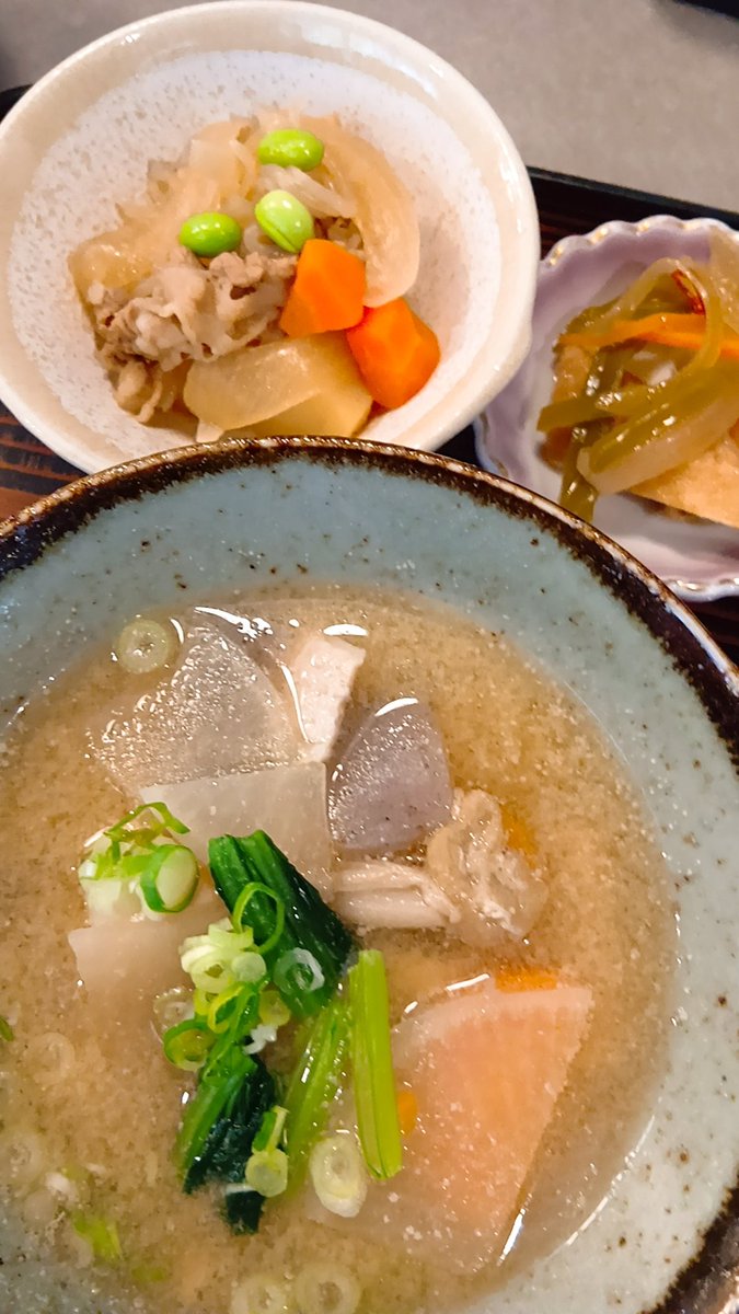 trcdai3's tweet photo. お米のサイズ選べて500円＋おかず代（今日は肉じゃが）150円の合計650円！なんちゅーコスパ(　˙༥˙　) ŧ‹"ŧ‹"
#モーニング https://t.co/4iERMQUe3n