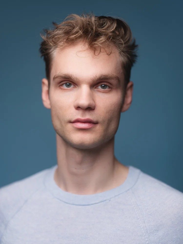 ClubIverson's tweet photo. Hi! We're here to update you about the work of Lucas Iverson. Soon to appear in The Pitt as our new med student friend James, and when not acting, he can usually be found in the audience of a theatre, nestled with a good book, or in the kitchen (sourced from his very own website) https://t.co/Pfq9uSYgyY