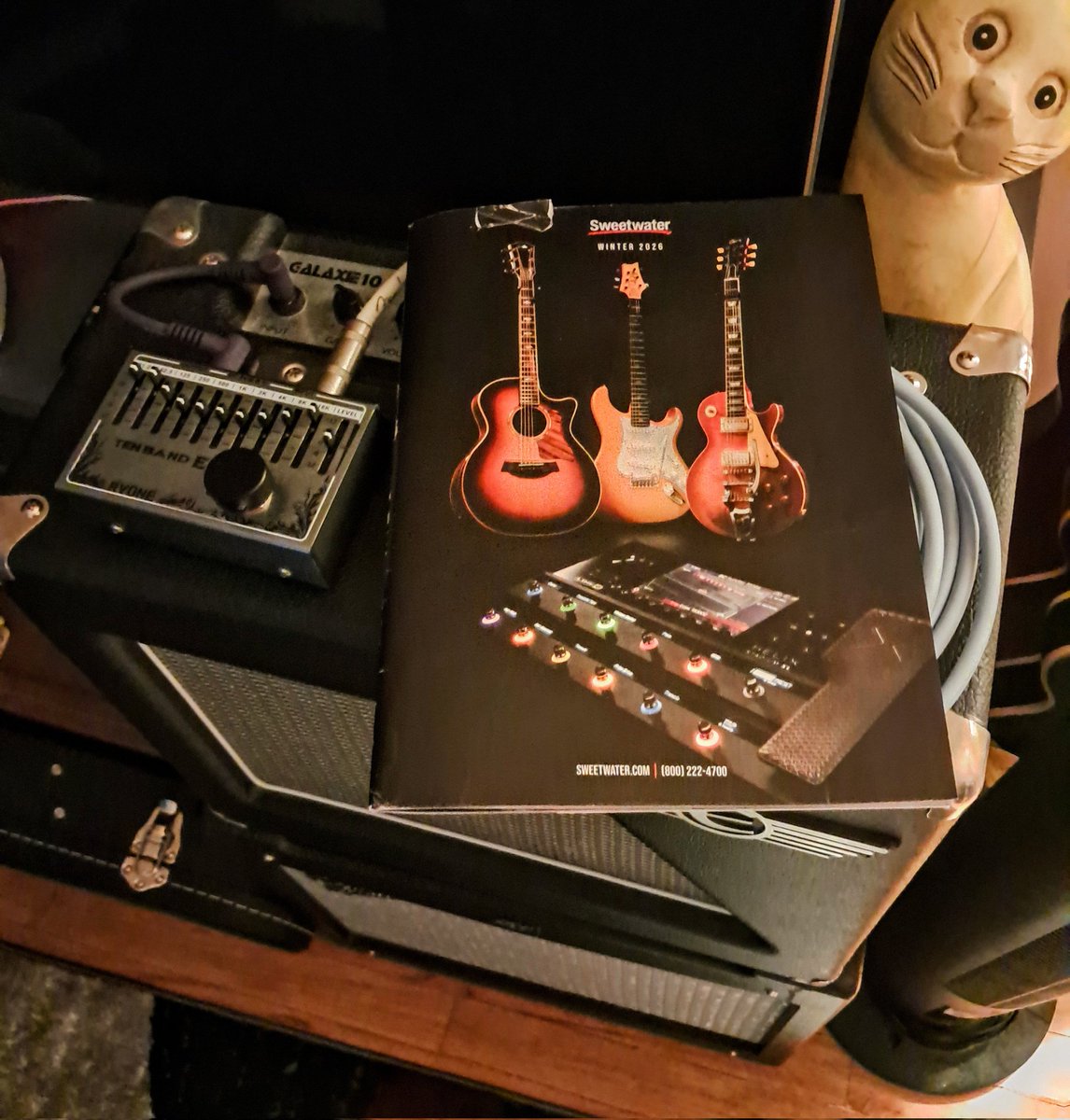 GuitarG71647302's tweet image. Somebody must have tipped off @SweetwaterSound that I got a nearly $2000 rebate from my health insurance company for being a healthy guitar player. Lol. This showed up in the mail today.  😆
#ThursdayFun #GibsonCustom
#1960LesPaul