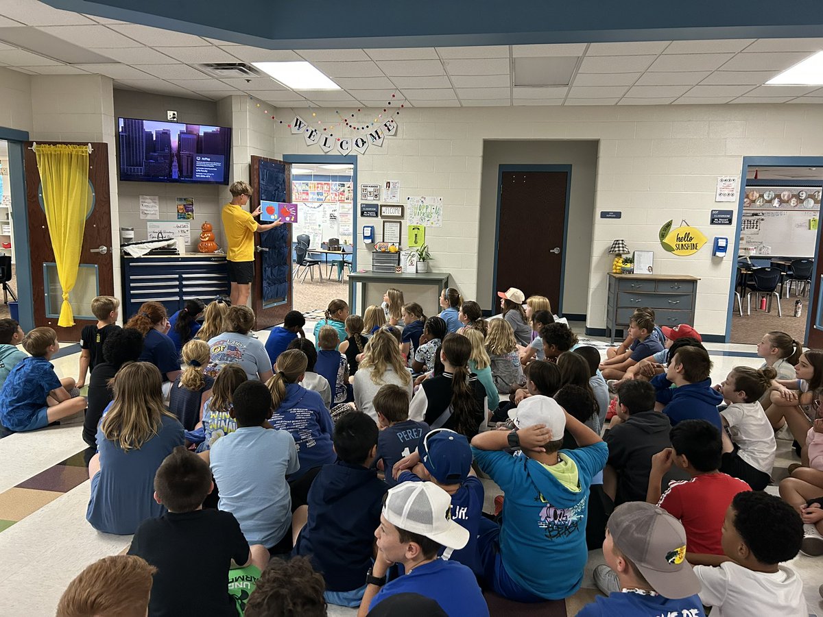 Mrskcbearcat tweet media