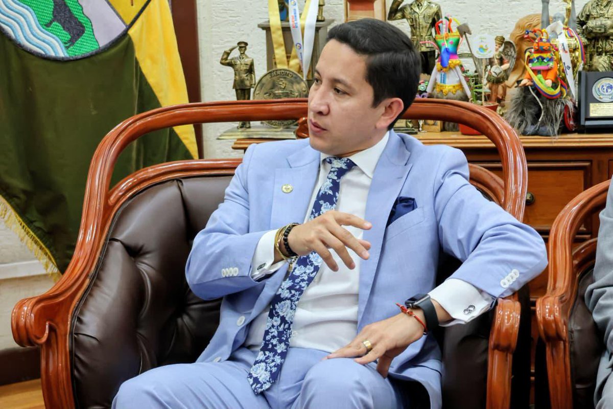 CjPichincha's tweet photo. Hoy | En reunión, el director provincial del @CJPichincha, @HenryGaiborF, y el alcalde del GAD Municipal de Mejía, Wilson Rodríguez, evaluaron la necesidad de optimizar y ampliar los espacios físicos destinados a brindar servicios judiciales en el cantón. 

#RecuperamosLaJusticia https://t.co/10HqhXjI6p