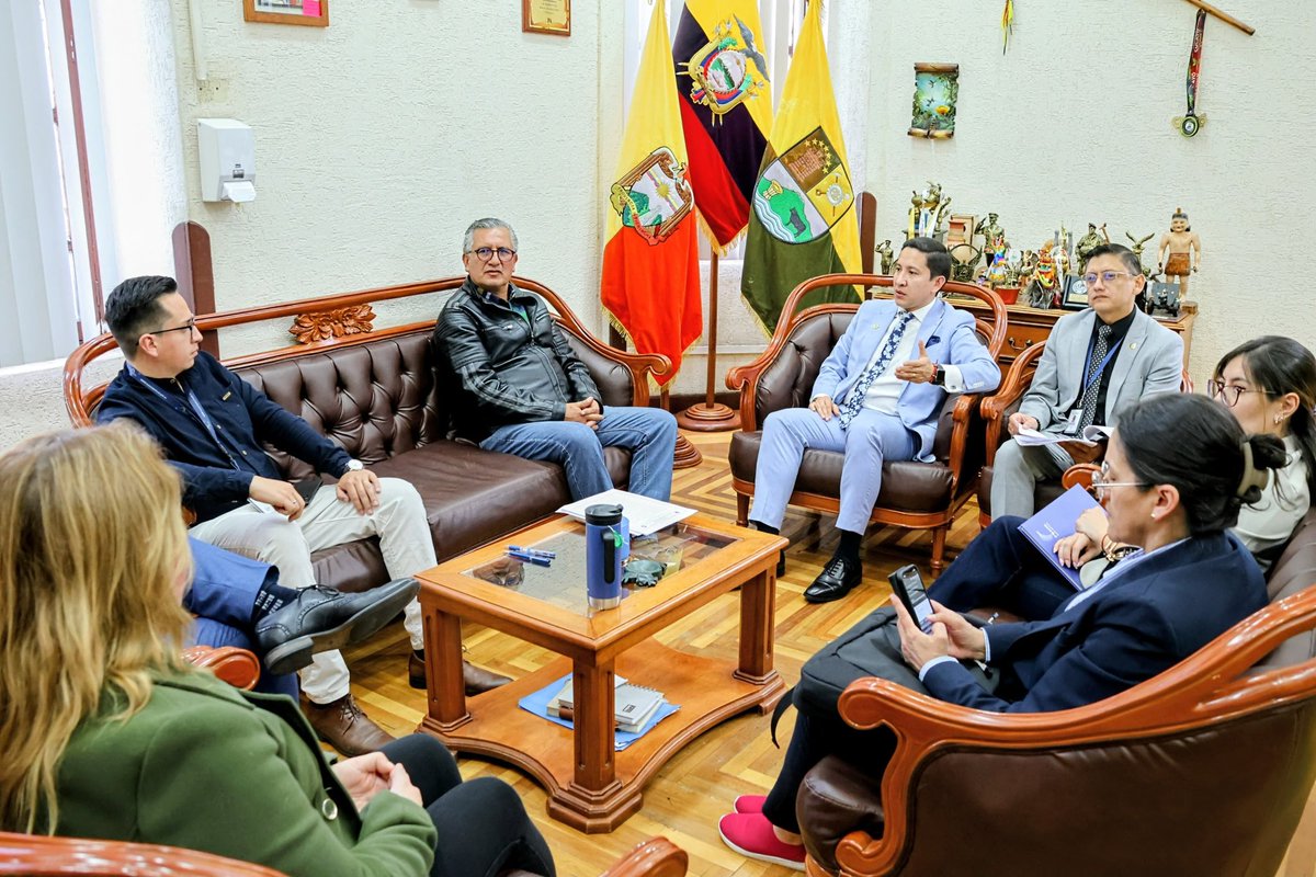 CjPichincha's tweet photo. Hoy | En reunión, el director provincial del @CJPichincha, @HenryGaiborF, y el alcalde del GAD Municipal de Mejía, Wilson Rodríguez, evaluaron la necesidad de optimizar y ampliar los espacios físicos destinados a brindar servicios judiciales en el cantón. 

#RecuperamosLaJusticia https://t.co/10HqhXjI6p