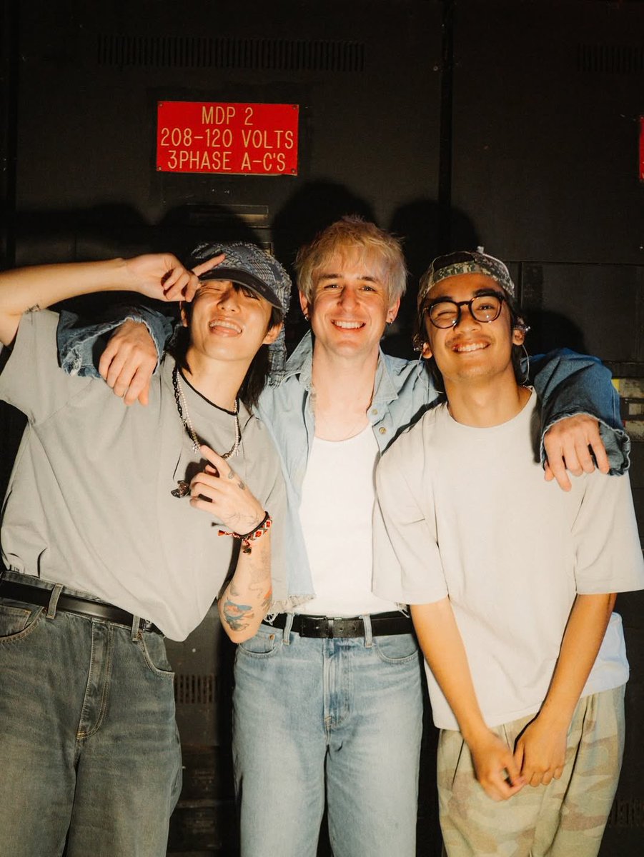 미코와 (귀여운) 아즈씨들🫶
instagram.com/stories/eajpar…