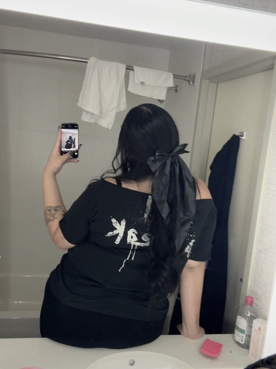 jaecerulli's tweet photo. i seen korn on monday btw 🙂‍↕️ https://t.co/1GXXTKQz5N