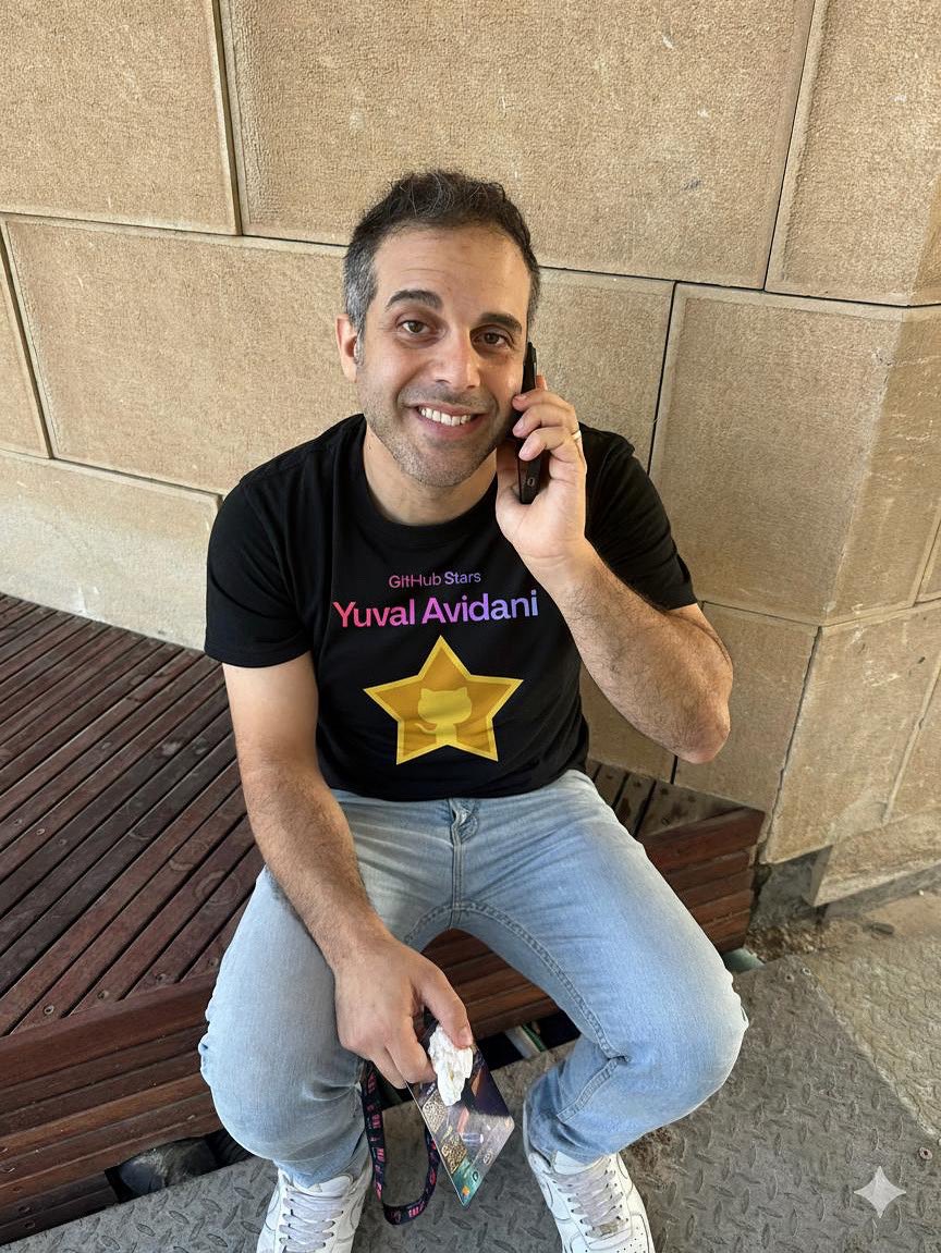 הכוכב הזה מסמל כל כך הרבה עבורי. זו לא סתם חולצה או חפץ שקיבלתי. יש פה משהו עמוק מאוד מבחינתי. שמסמל את הכל. תנו ערך. לא קליק בייטים. קליק בייטים יביאו לייקים ואולי משלוח של מתנות הביתה עם קוד קופון. ערך ישנה את החיים של מי שסביבכם, ובסוף גם תקבלו את ההכרה וההוקרה. 

אם הייתם