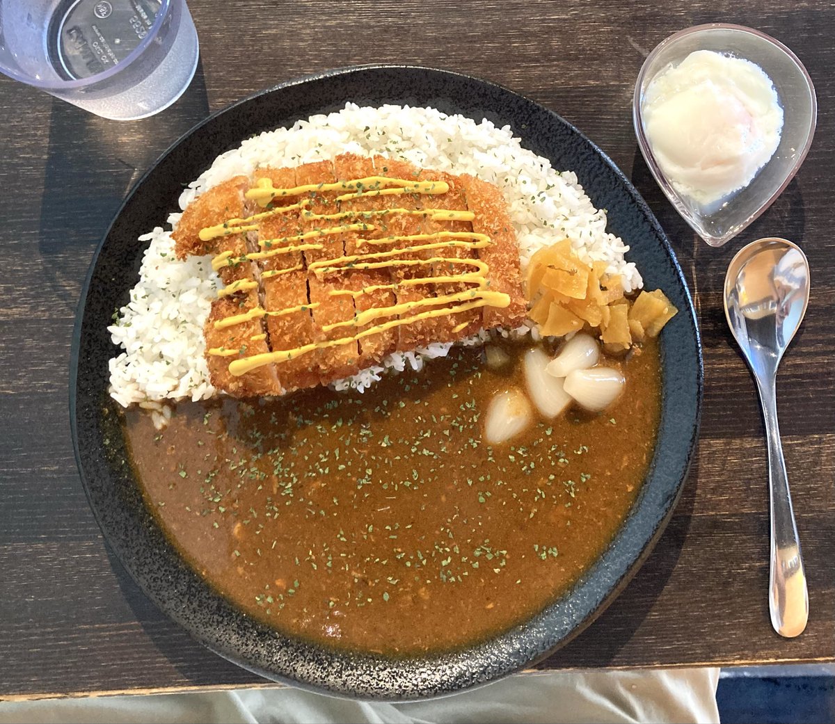 JEROandEXP's tweet photo. 熊本県玉名市
玉名魚市場内にある
「カレーハウス ウノキ商店」
・スパイスカレー＆半卵トッピング
・チキンカツさくさく
・福神漬け&amp;らっきょ無料
・普通盛り

カレーは飲み物を体験する為のカレー

#熊本県 #カレー #スパイスカレー #玉名市 #玉名魚市場 https://t.co/WsL2eNCUwa