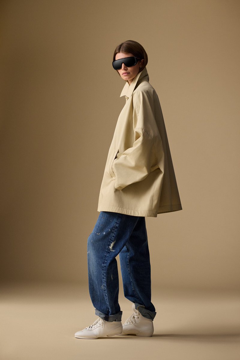 RalphLauren's tweet image. Combining classic styling with an oversize fit, the Oversize Cotton Twill Car Coat is smooth, structured, and always an essential Polo Ralph Lauren piece, season after season.

Explore the collection: rlauren.co/WomensFall25-X

#PoloRLStyle #PoloRalphLauren