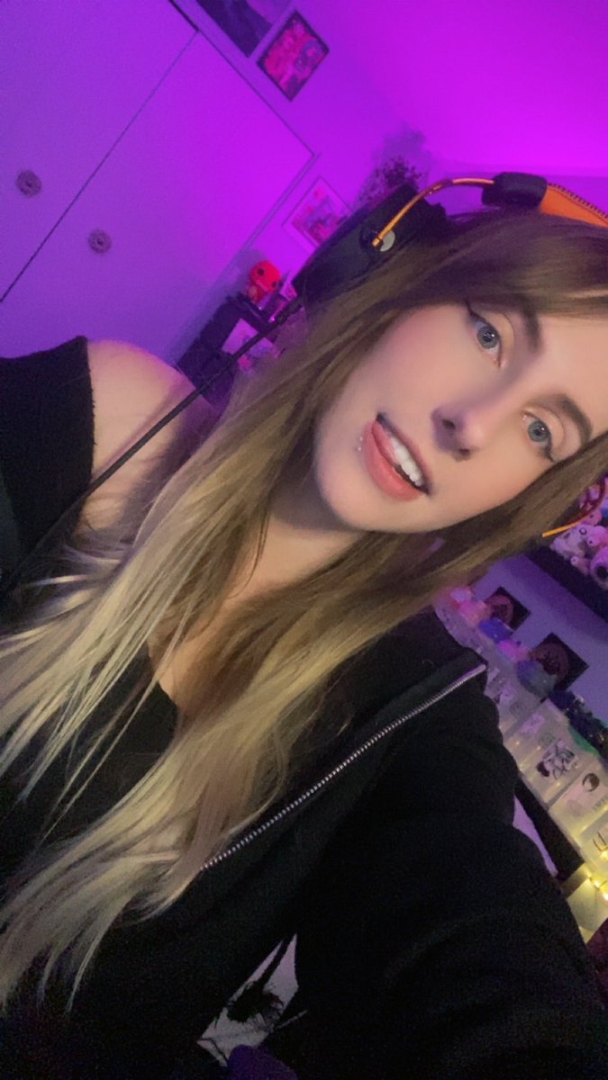 EphieX3's tweet photo. Birfday stream 🥳
LNM3 demo then DBD

https://t.co/VVjFAIzXUZ https://t.co/6WPJkL2CuB