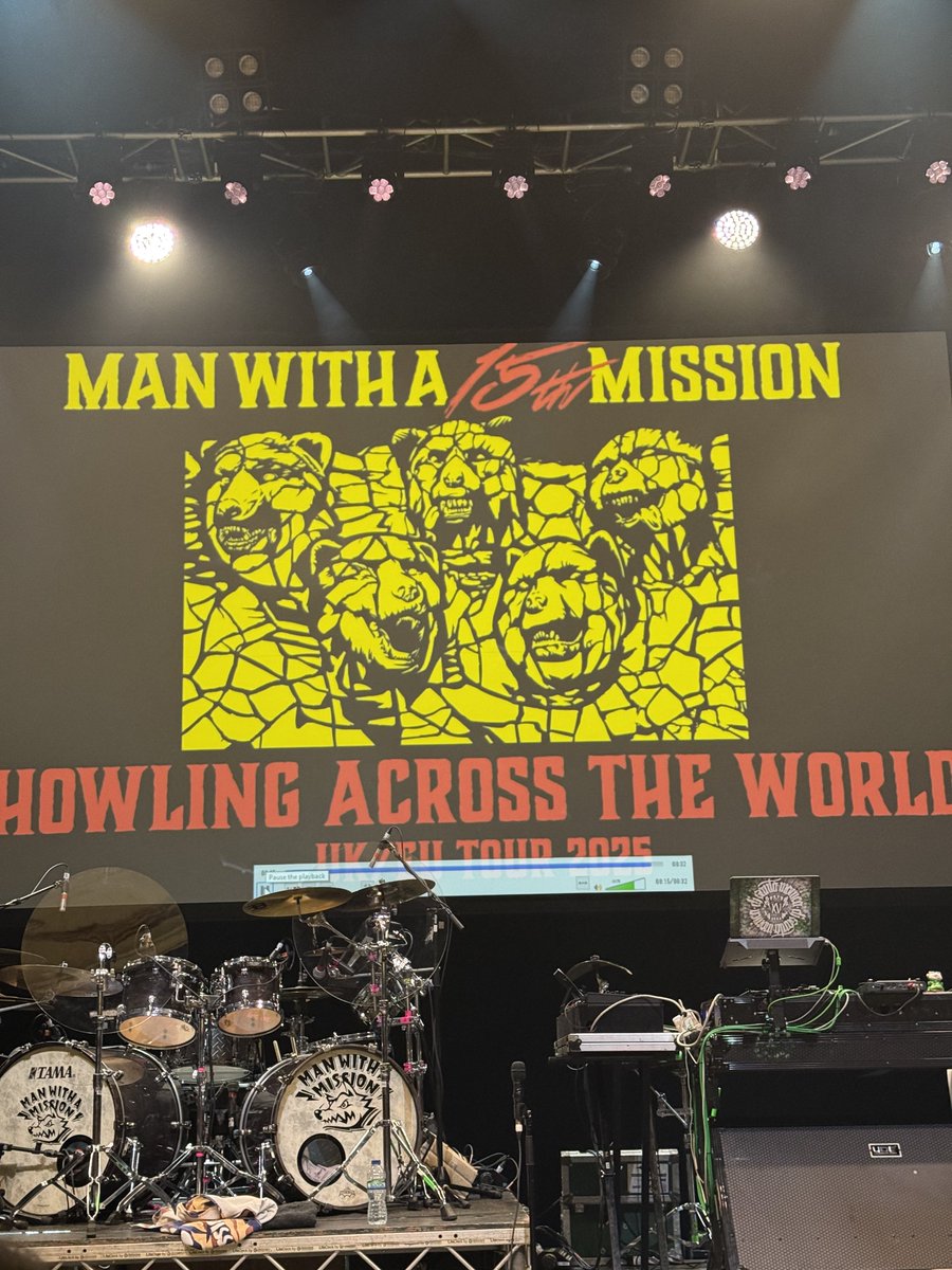 myfs1017's tweet image. マンウィズ🇬🇧🔥 今年もセトリ最高すぎ！
DatabaseもTake Me Underも…好きな曲ばっかりで叫び散らした💥
全力出しすぎて風邪ぶり返したけど
悔いなし🤧🐺

#MANWITHAMISSION 
#london