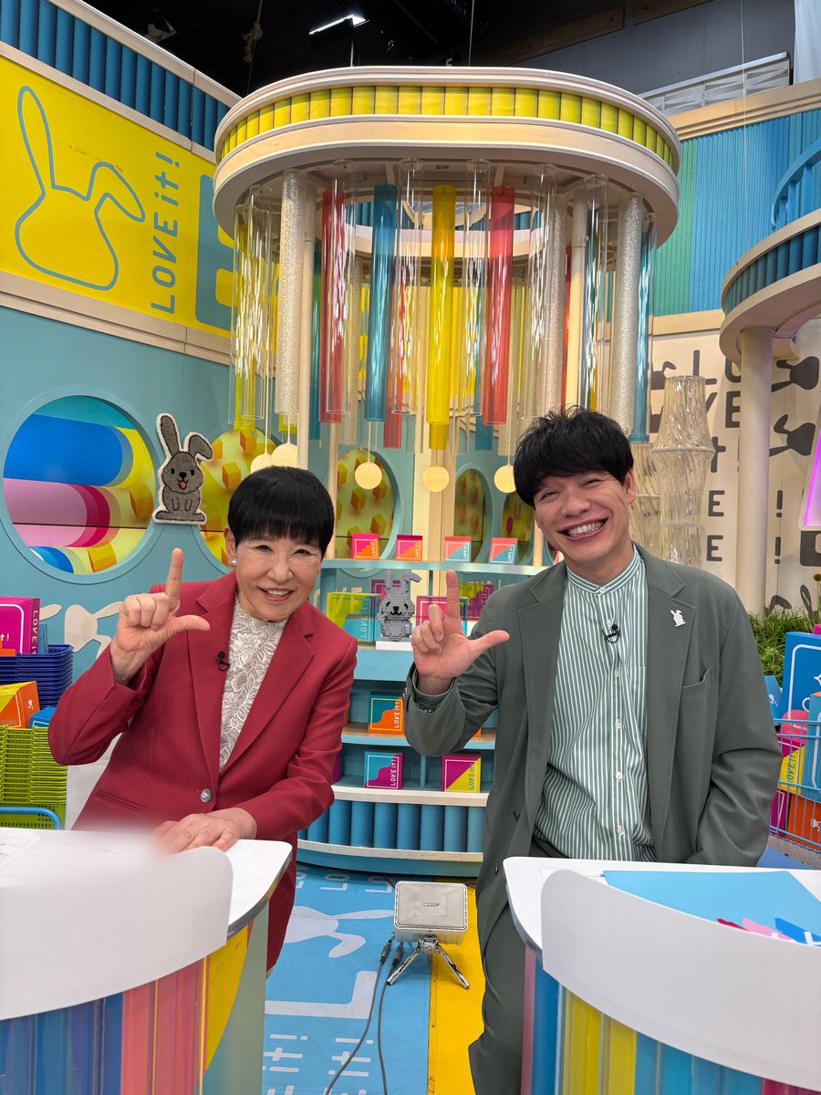 kirin_mg_ah's tweet photo. おはようございます🌞

#ラヴィット!スタートしました🎶

なんと！#和田アキ子 さんとMC台でのツーショット🐰

ありがとうございます！
よろしくお願いいたします！　

#本日の川島 https://t.co/BzeU3Knxr3