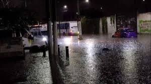 AntorchaChimal's tweet image. #EdomexBajoElAgua dejan al descubierto el abandono de @delfinagomeza. #Chimalhuacán, La Paz, #Texcoco y otros municipios están inundados, con pérdidas para la gente y una respuesta CERO del gobierno. Basta de excusas, exigimos obras ya.