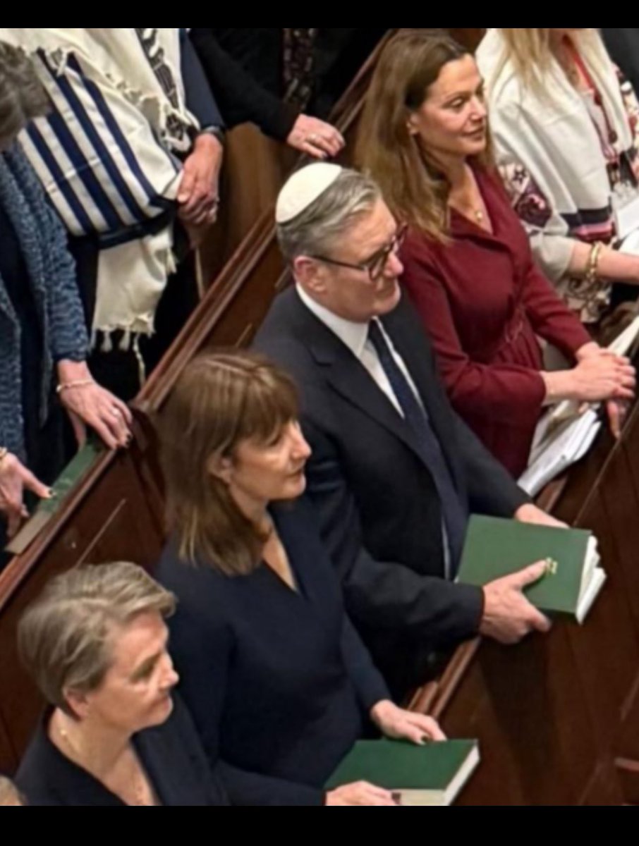 🚨🇬🇧 Keir Starmer &amp; His Wife pictured tonight at a London Synagogue ‼️