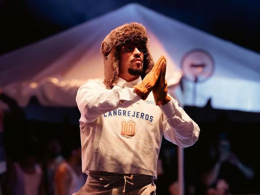 escosadefans_'s tweet photo. 📈 Impacto en las reproducciones: Con el anuncio del show de Bad Bunny, su música creció un 31% en EE.UU., alcanzando 18 millones de reproducciones solo en un día. https://t.co/rq5mnuupXG