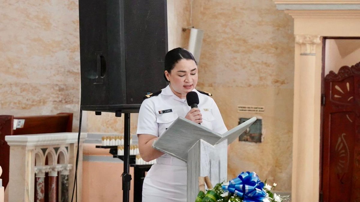 🪷Junto a la Armada Nacional, participamos de la Ofrenda Floral en conmemoración del injusto fusilamiento del insigne héroe guajiro Gran Almirante José Padilla López, con el Gobernador (e) Misael Velásquez Granadillo.