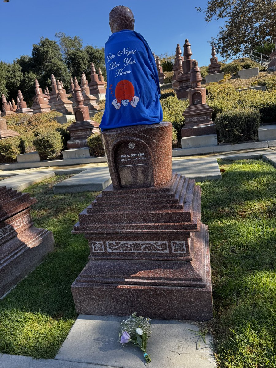 Happy birthday <a href="/scottbui/">Scott Bui</a> #SB32 <a href="/Kliao65/">Kevin Liao</a> <a href="/YungBolo/">Peter Kim</a> <a href="/BuiYahHoops/">Bui Yah Hoops</a>