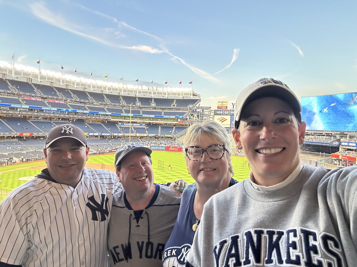 Toni1623's tweet photo. #RepBX  let’s go @Yankees https://t.co/ilZ8QqkdUE