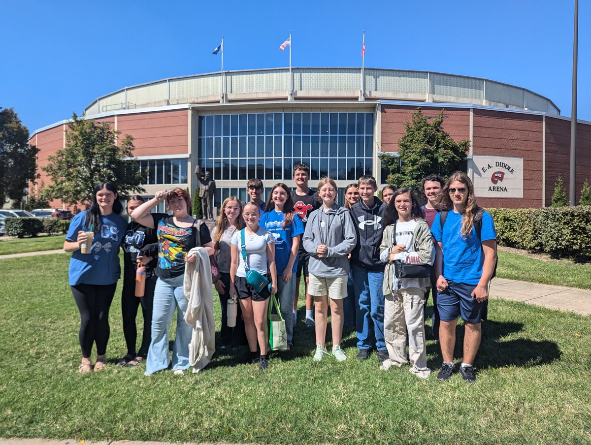 CollinsClassSC's tweet image. Thank you to @GattonAcademy for hosting Spencer County students this week for an incredible tour and presentation!  👨‍🔬🧬