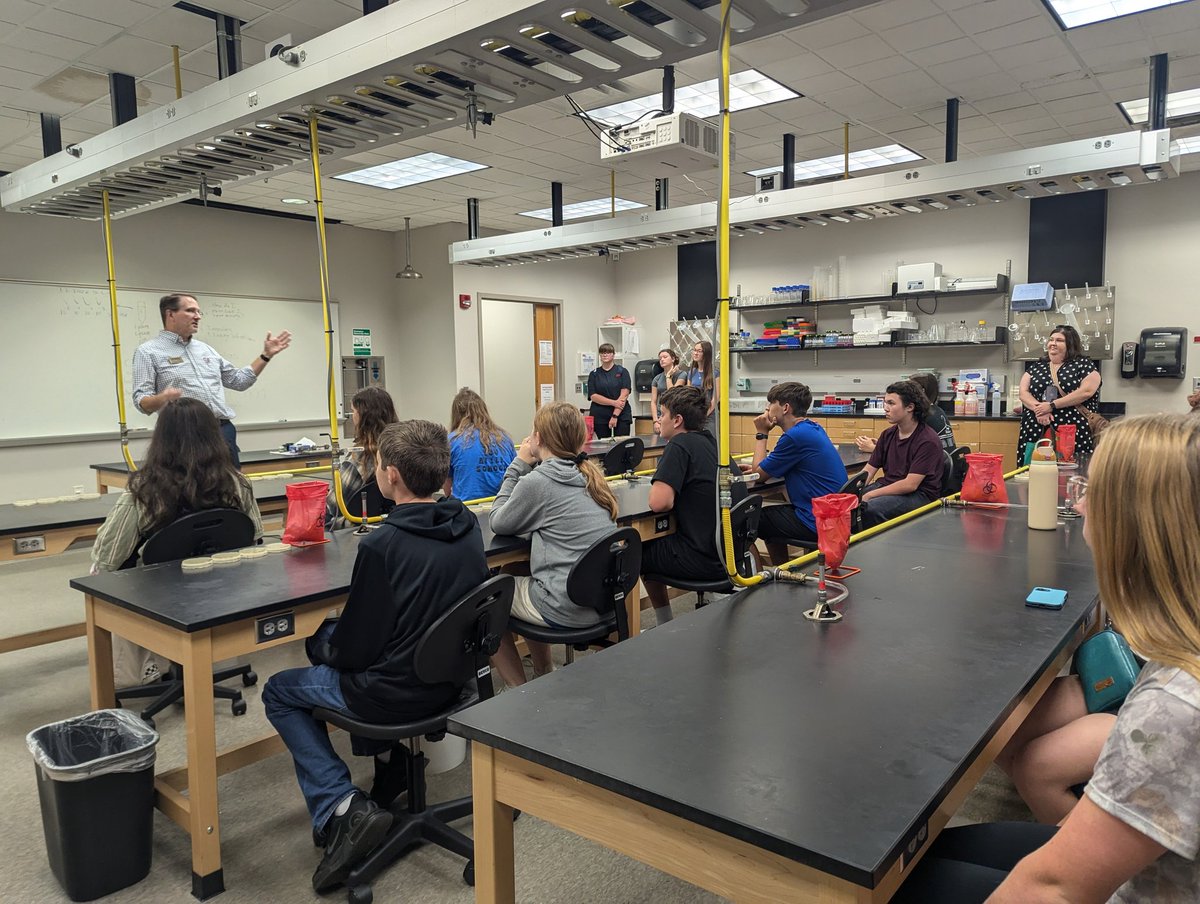 CollinsClassSC's tweet image. Thank you to @GattonAcademy for hosting Spencer County students this week for an incredible tour and presentation!  👨‍🔬🧬