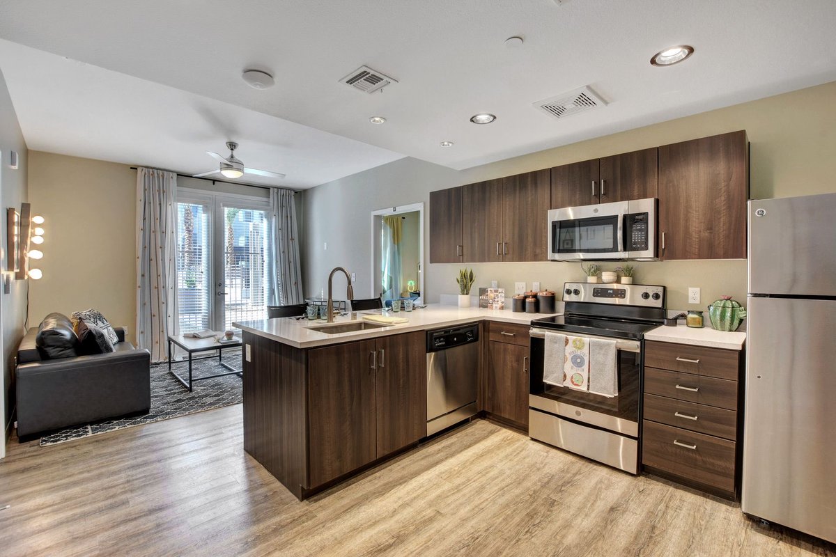 G1aMari3's tweet photo. FIRST MONTH FREE! Looking for 2 people to take over our lease at Echo 1055 by UNLV by Nov 1st (2 bed 2 bath). 

The bedrooms are rented out as individual units, each being $1,149 before utilities each person is on their own lease. 

BOTH bedrooms available. DM for more pics/info https://t.co/Ldf68MRdUf