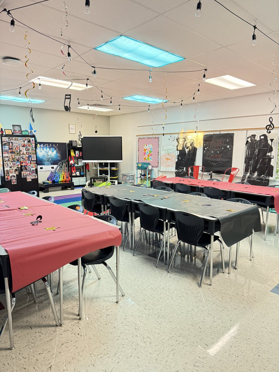 SCEMrsMelton's tweet photo. Sneak peek at what’s in store for Rock Your School Day tomorrow! Can’t wait to rock out with my 4th graders! 🤘🏼#SCEsoars #RockYourSchool @getyourteachon https://t.co/ZUMIqbQQNj